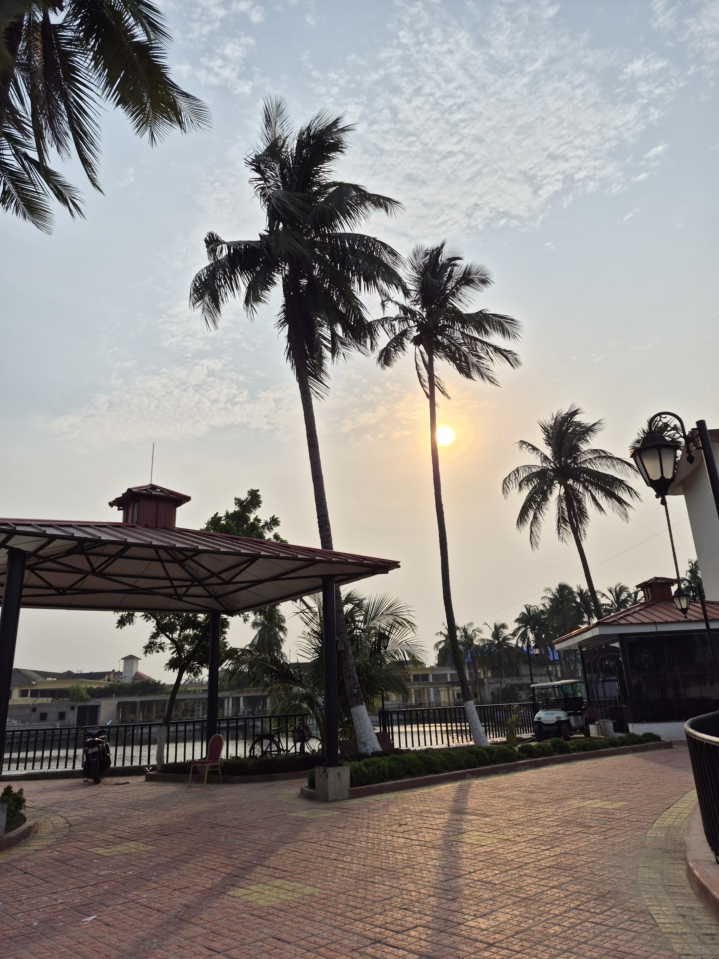 Palm-lined Lake Land Country Club courtyard
